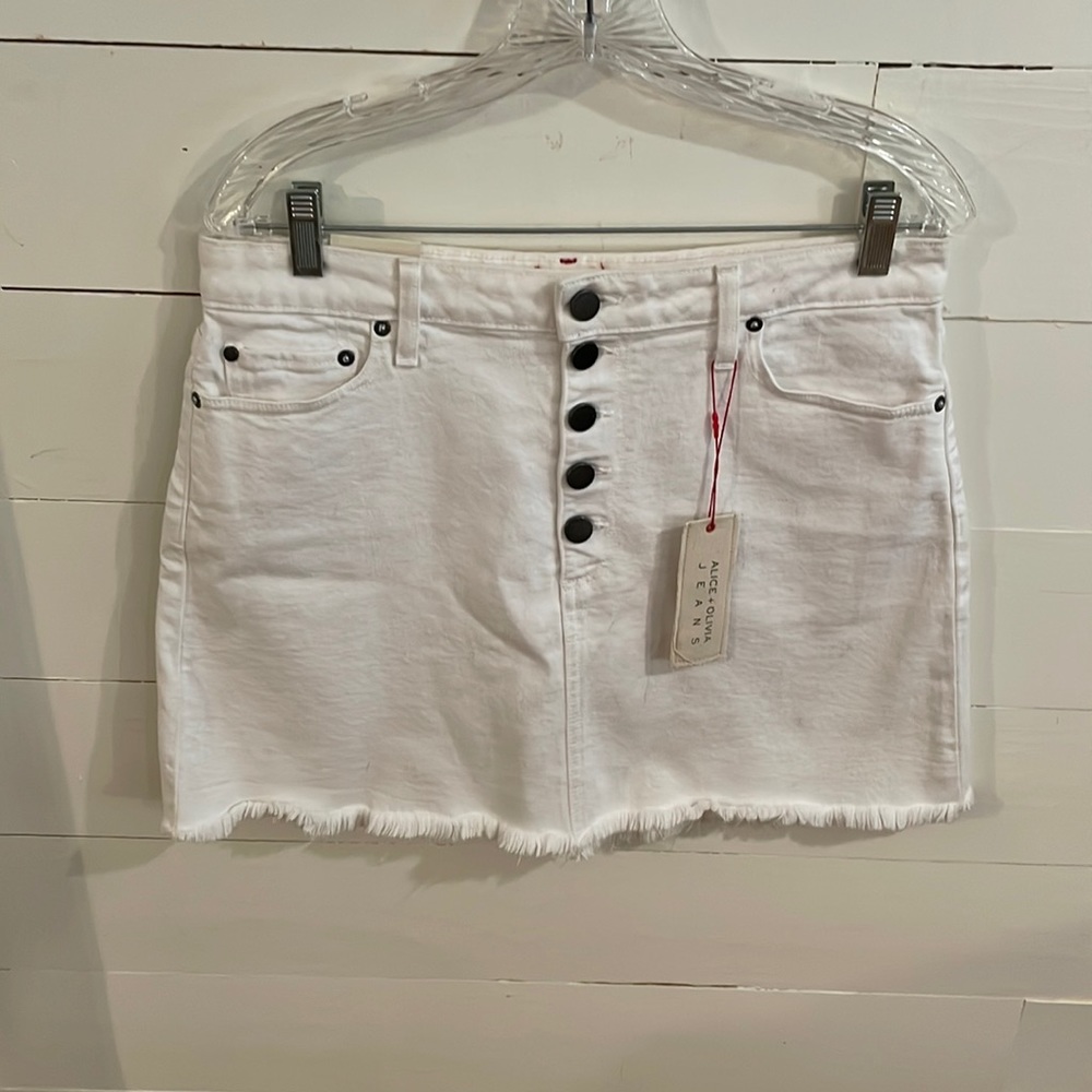 NWT Alice + Olivia Jeans White Button-Fly Fringe Hem Mini, Size 32 - Picture 2 of 9